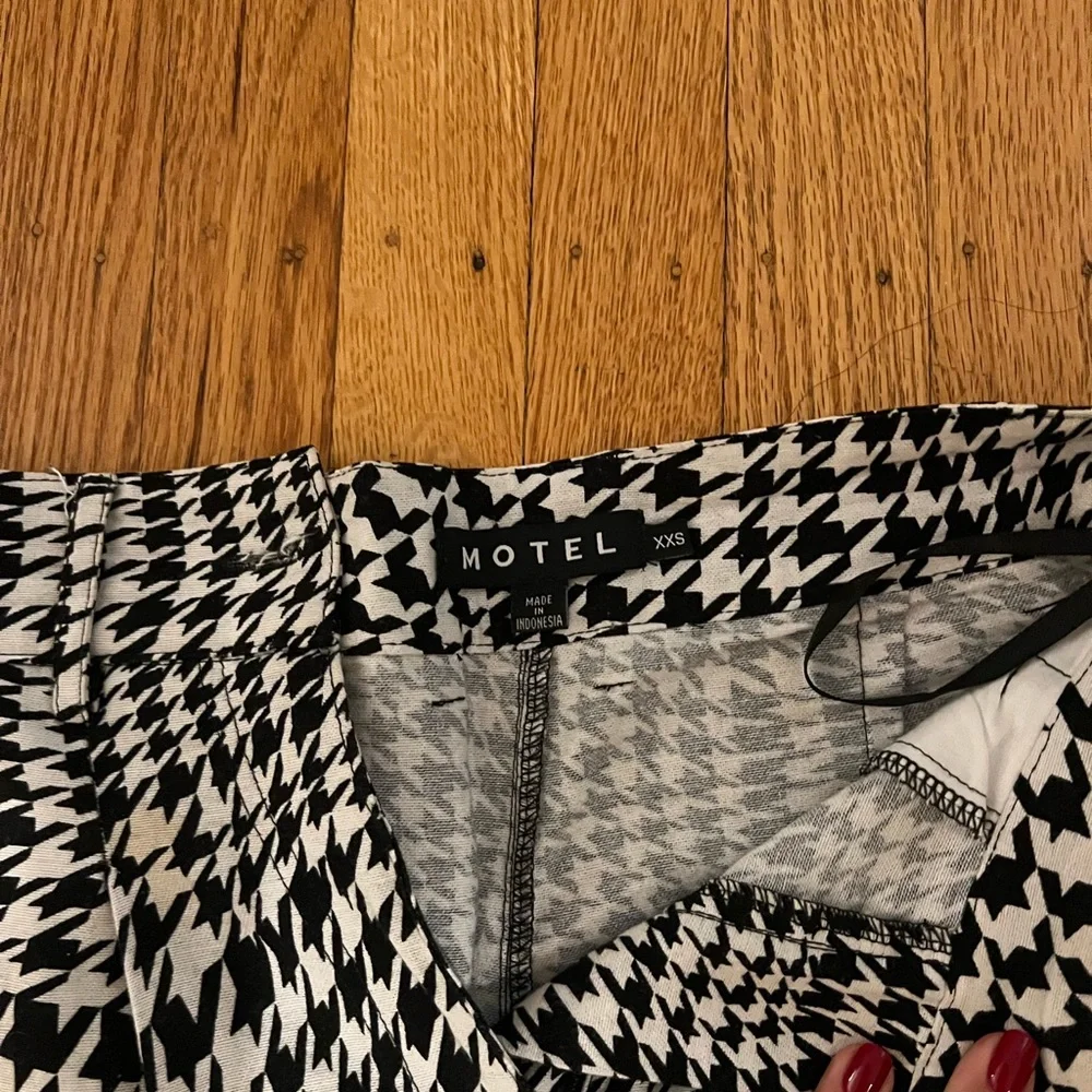 Motel Rocks Houndstooth Pants - Picture 4 of 4